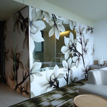 Large Format Product Advert : Crown Plaza