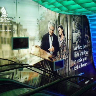 Large Format Outdoor Media : Singapore Airlines